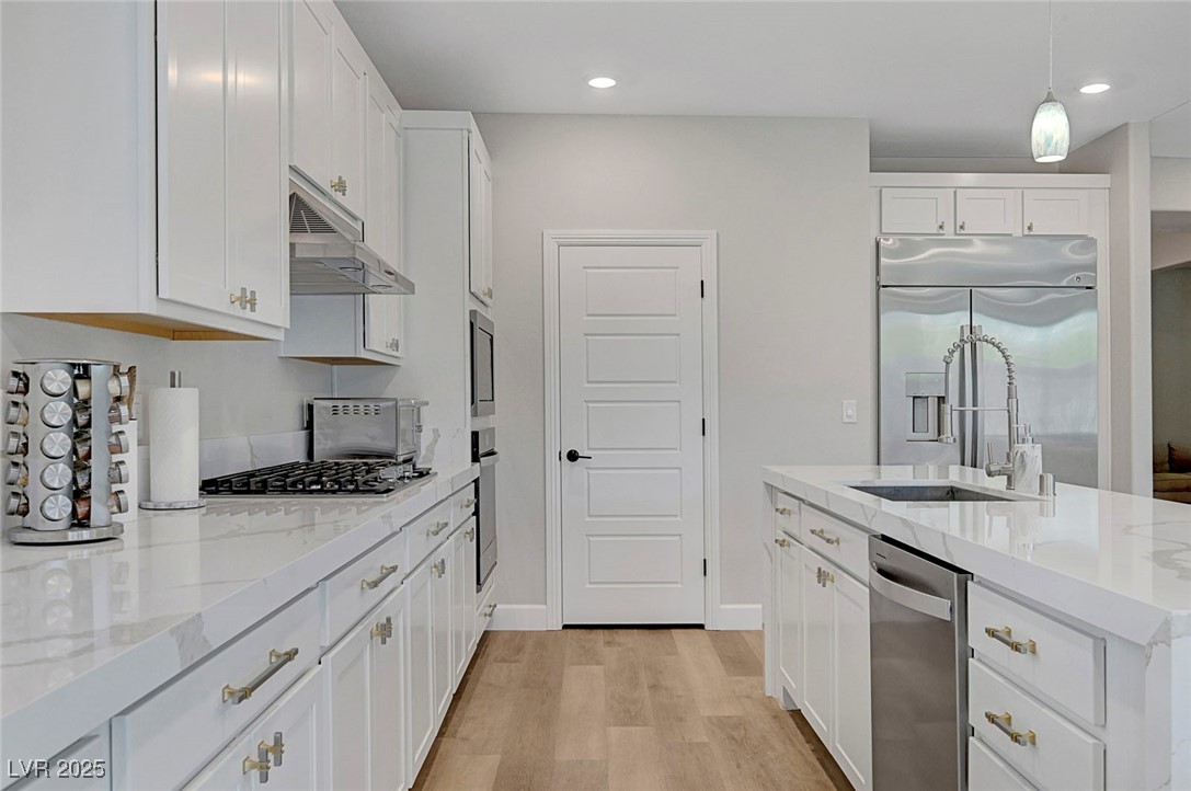 5477 Vespertine Moon Avenue