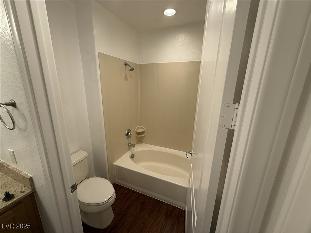 26 SERENE Avenue 325