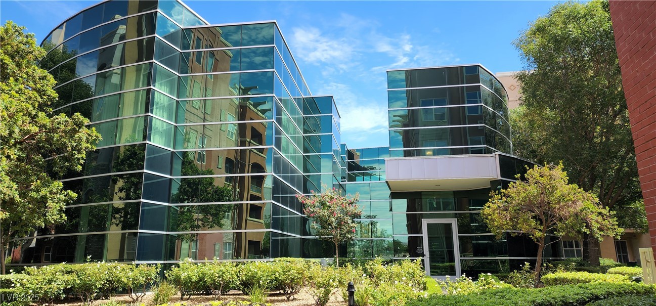 26 SERENE Avenue 325