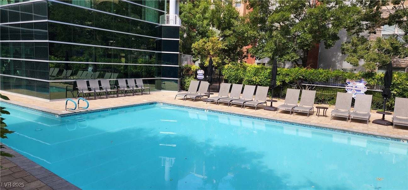 26 SERENE Avenue 325