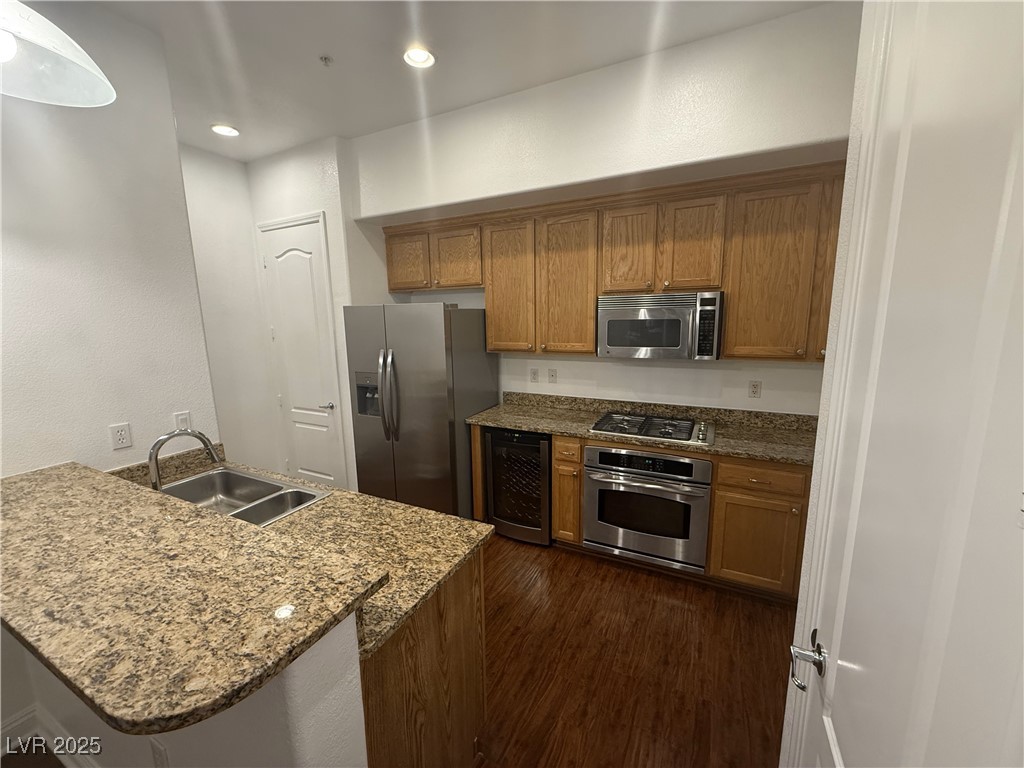 26 SERENE Avenue 325