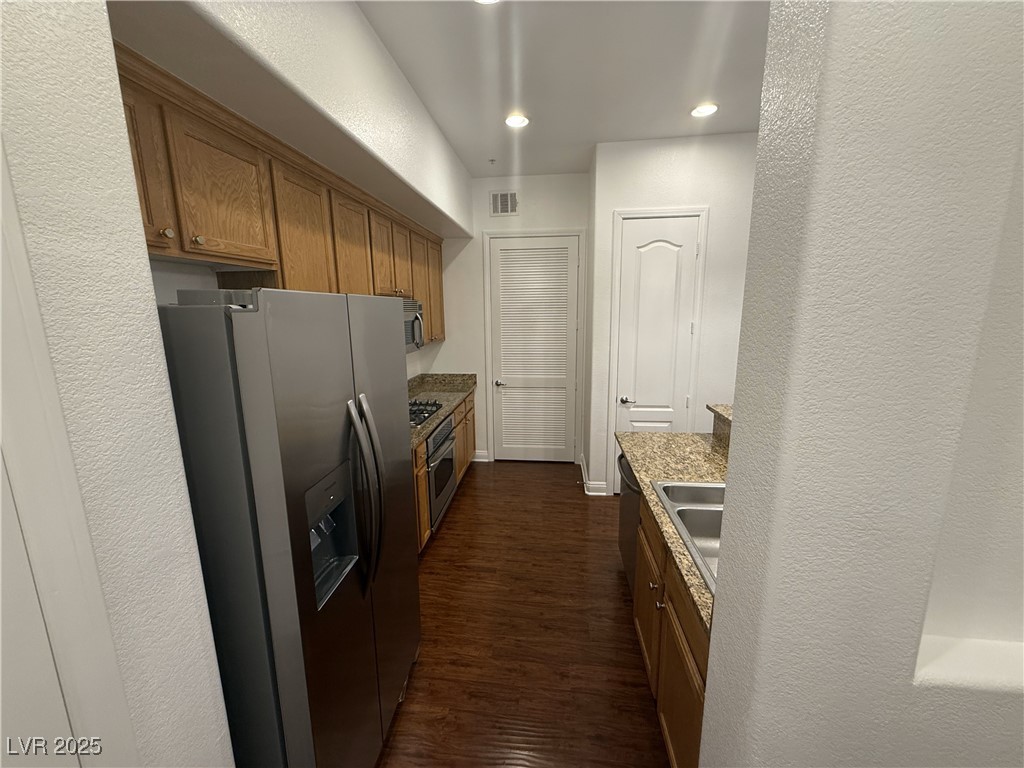 26 SERENE Avenue 325