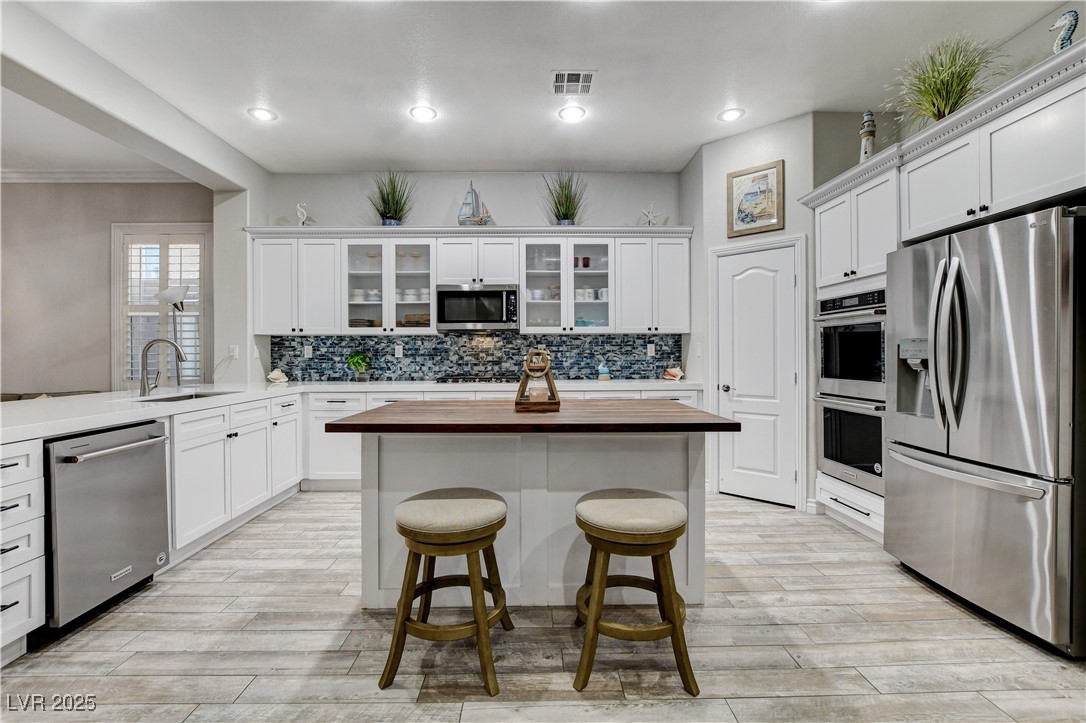 9349 Olympia Falls Avenue