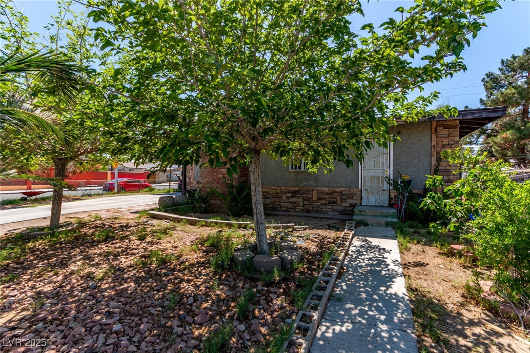 201 Cervantes Street