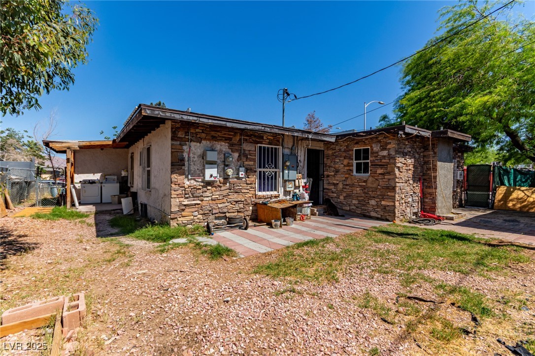 201 Cervantes Street