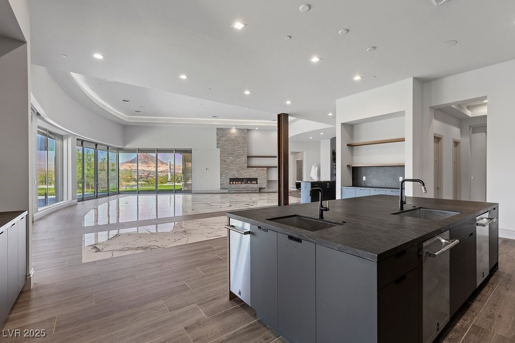 1 Costa Del Sol Court