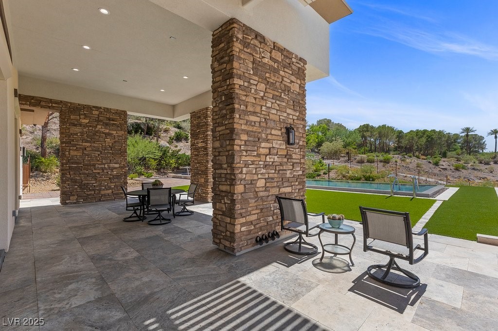 1 Costa Del Sol Court