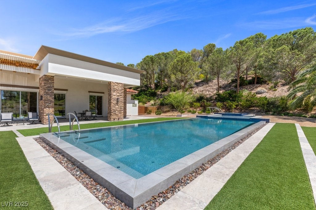 1 Costa Del Sol Court