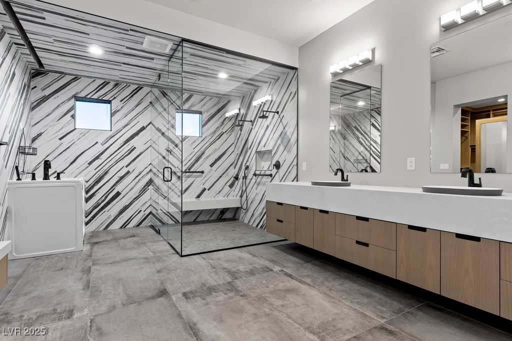 1 Costa Del Sol Court