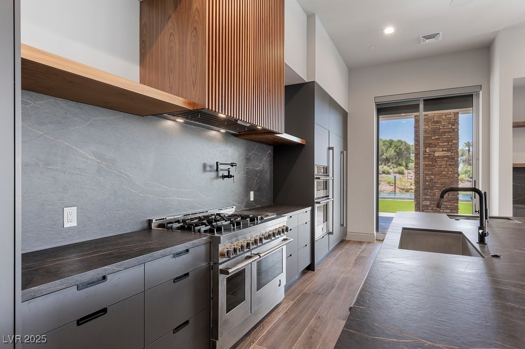 1 Costa Del Sol Court