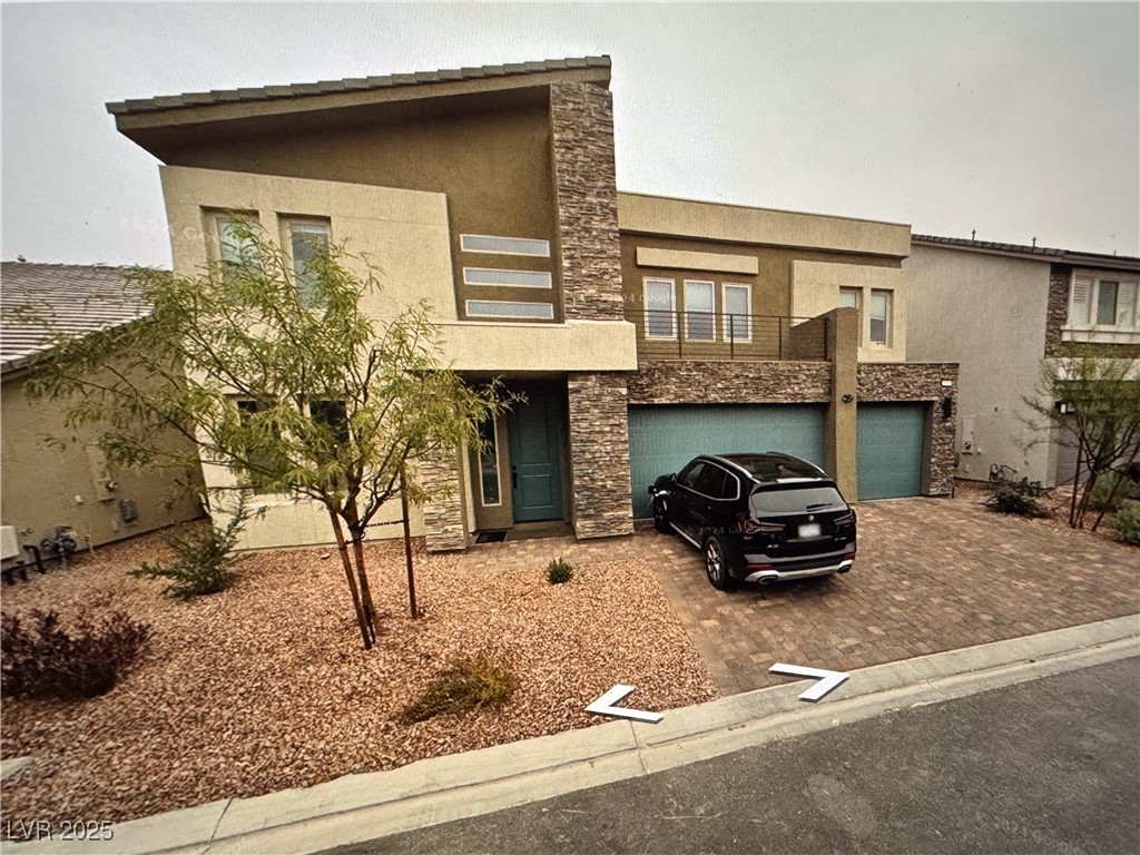 8738 Stella Nova Street