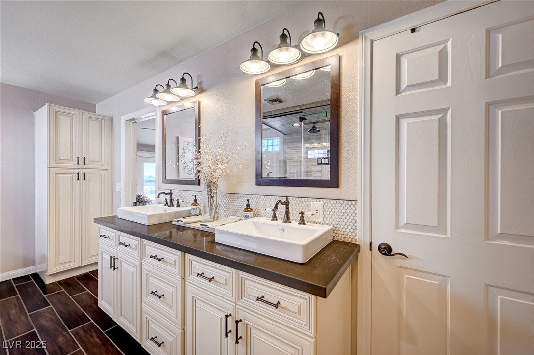 6821 Jeanette Street