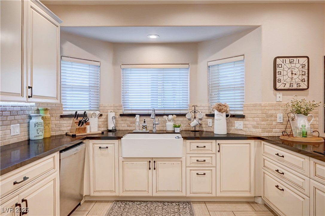 6821 Jeanette Street