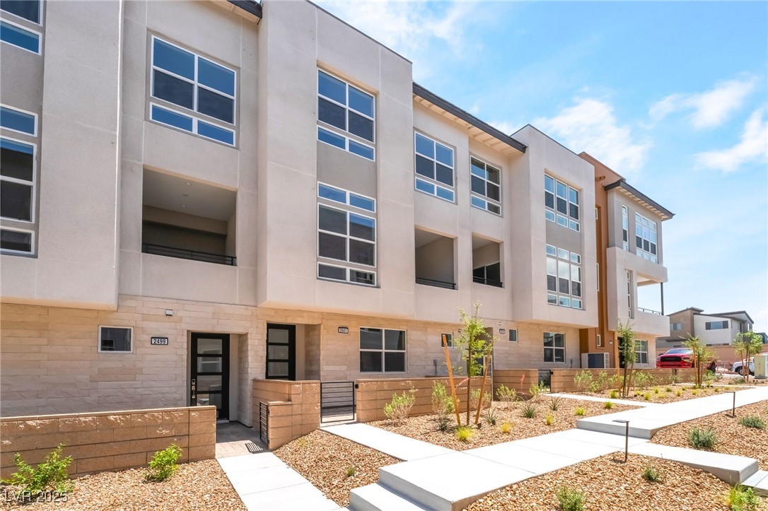 2501 Indigo Mountain Street