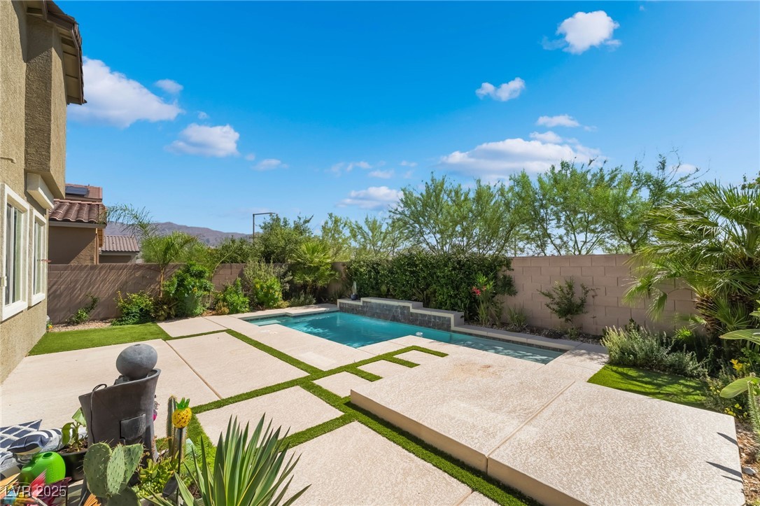 7732 Bandon Cliffs Street