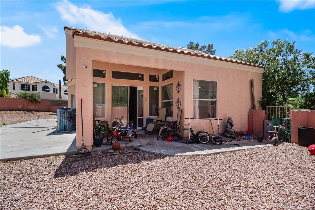 2500 Cortina Avenue