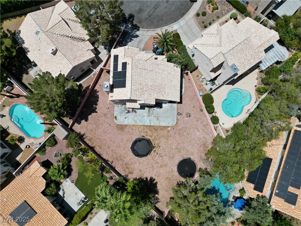 2500 Cortina Avenue