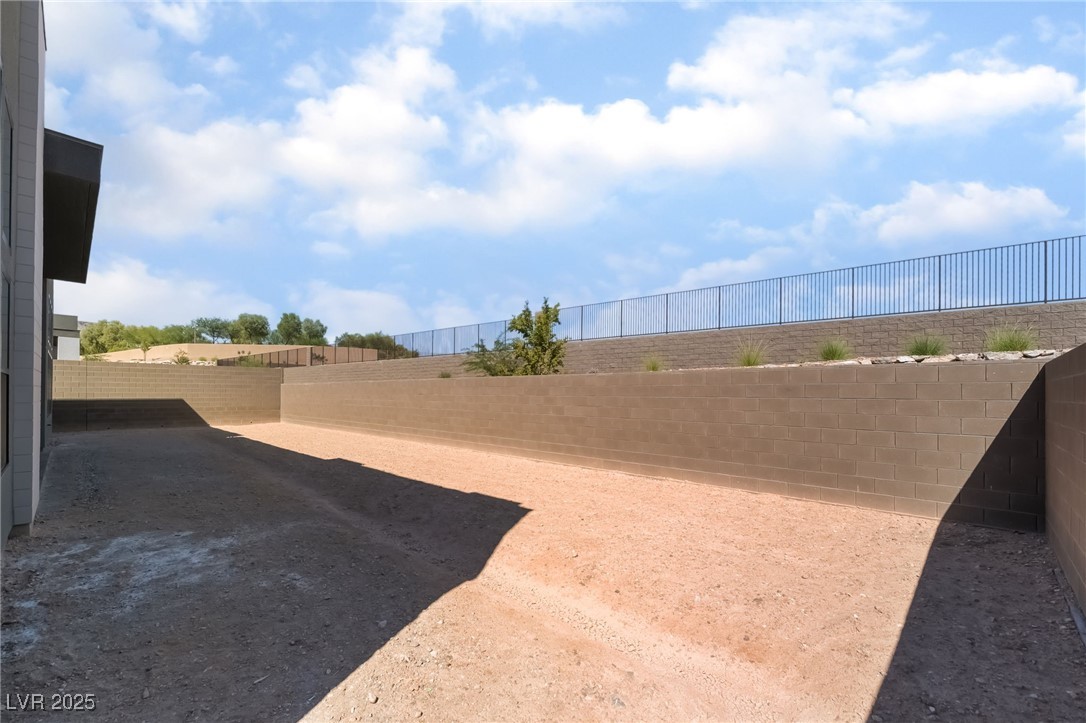 11106 Desert Heights Avenue