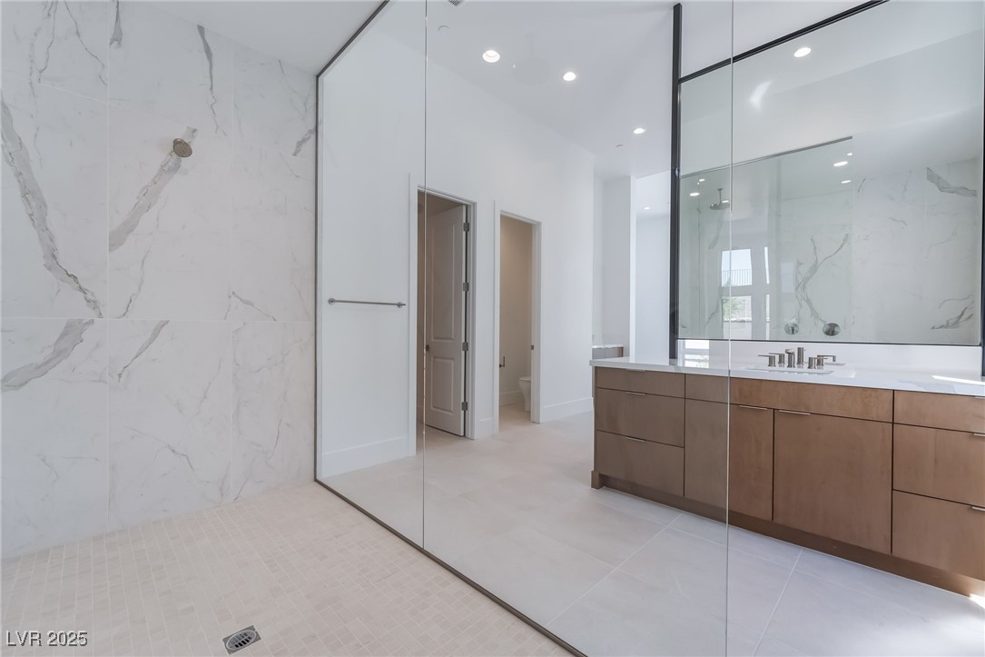 11106 Desert Heights Avenue