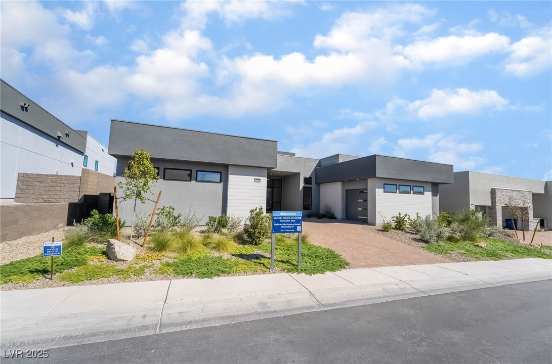 11106 Desert Heights Avenue