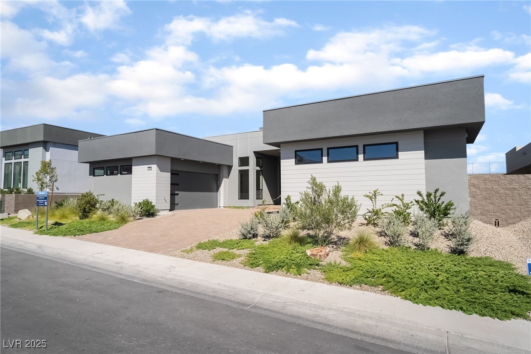 11106 Desert Heights Avenue