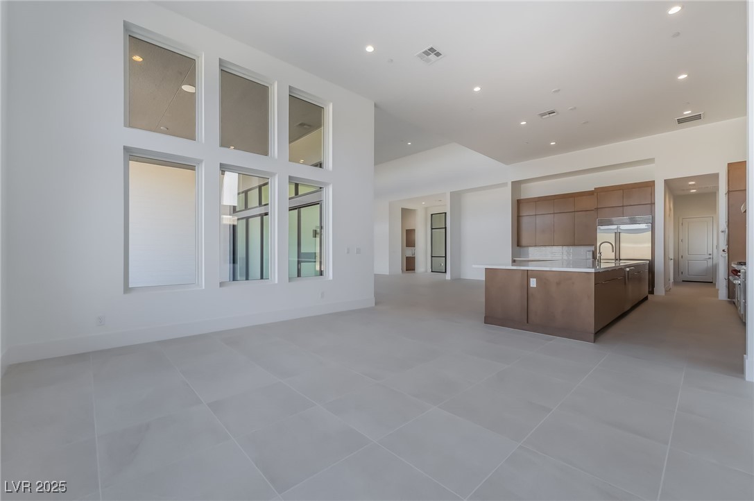 11106 Desert Heights Avenue