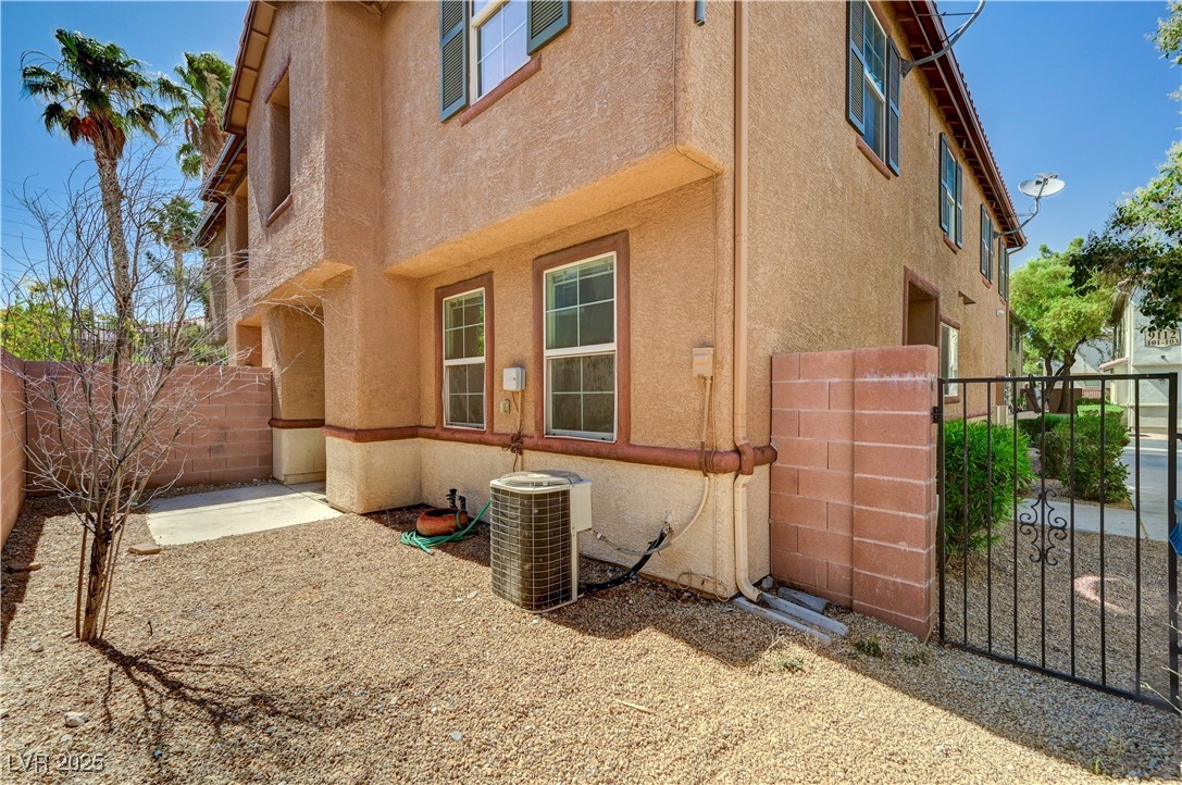 9115 Canoga Canyon Court 103