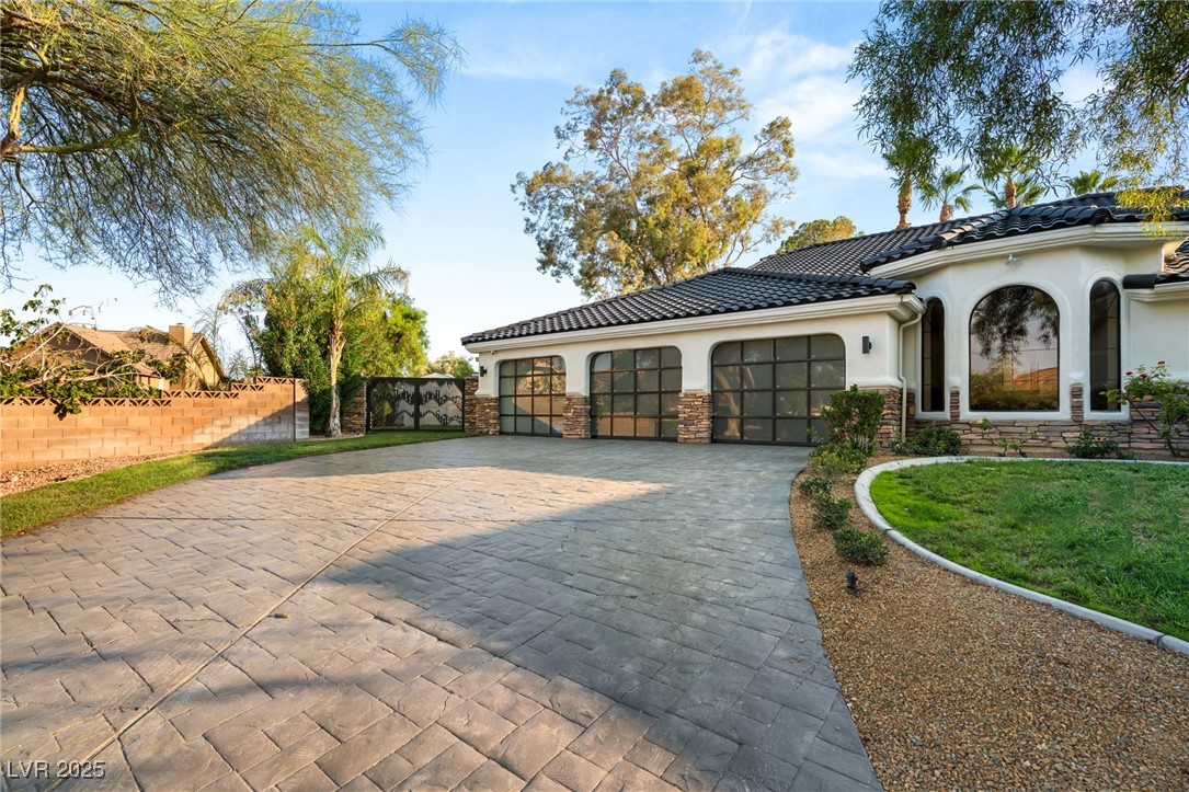 2935 Montessouri Street