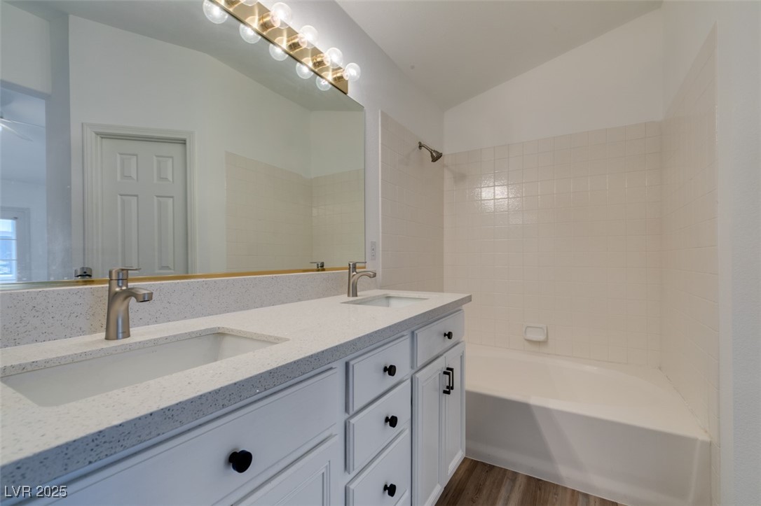 5201 South Torrey Pines Drive 1184