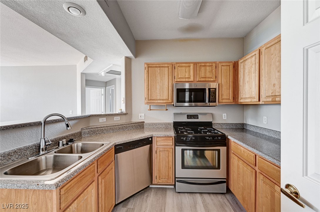8555 West Russell Road 2015