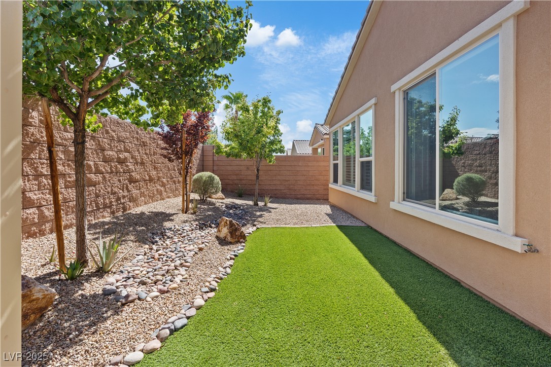 3616 Greenbriar Bluff Avenue