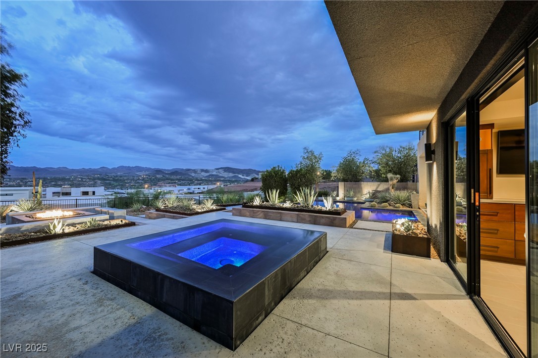 20 Falling Canyon Court
