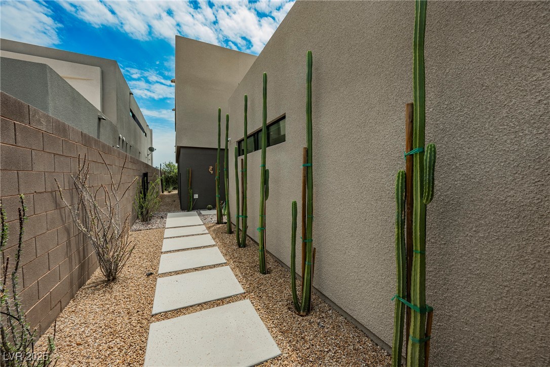 20 Falling Canyon Court