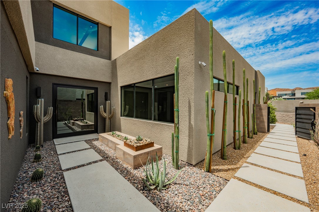 20 Falling Canyon Court