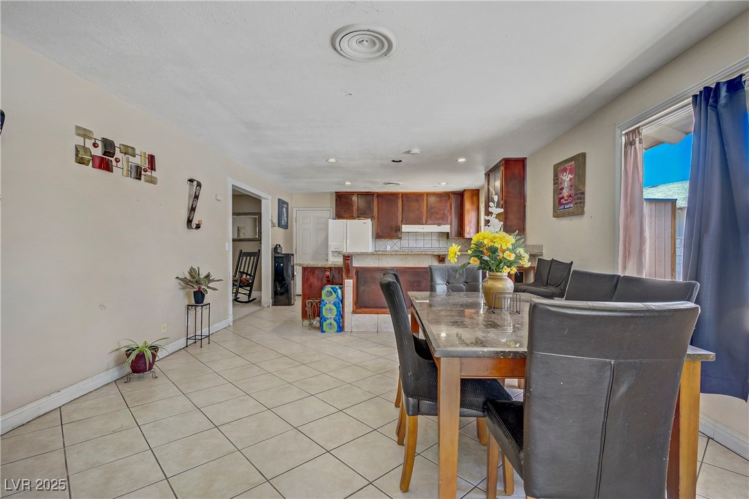 1505 Flag Circle
