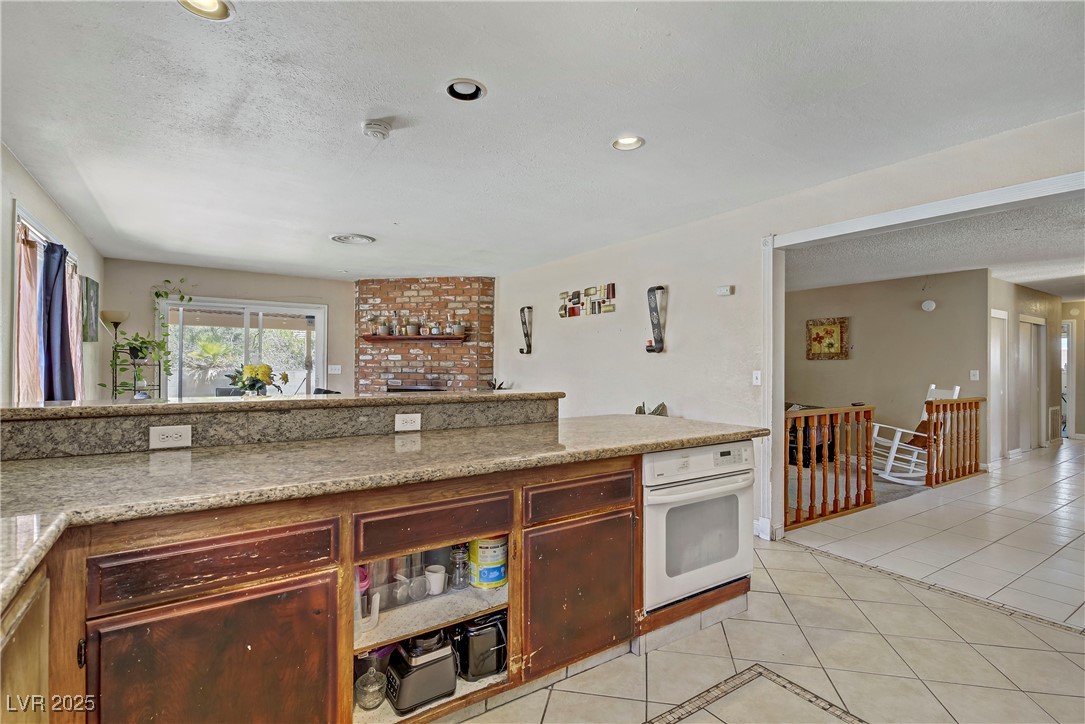 1505 Flag Circle