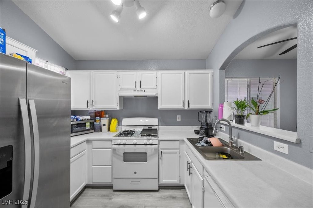 4585 Spitfire Street