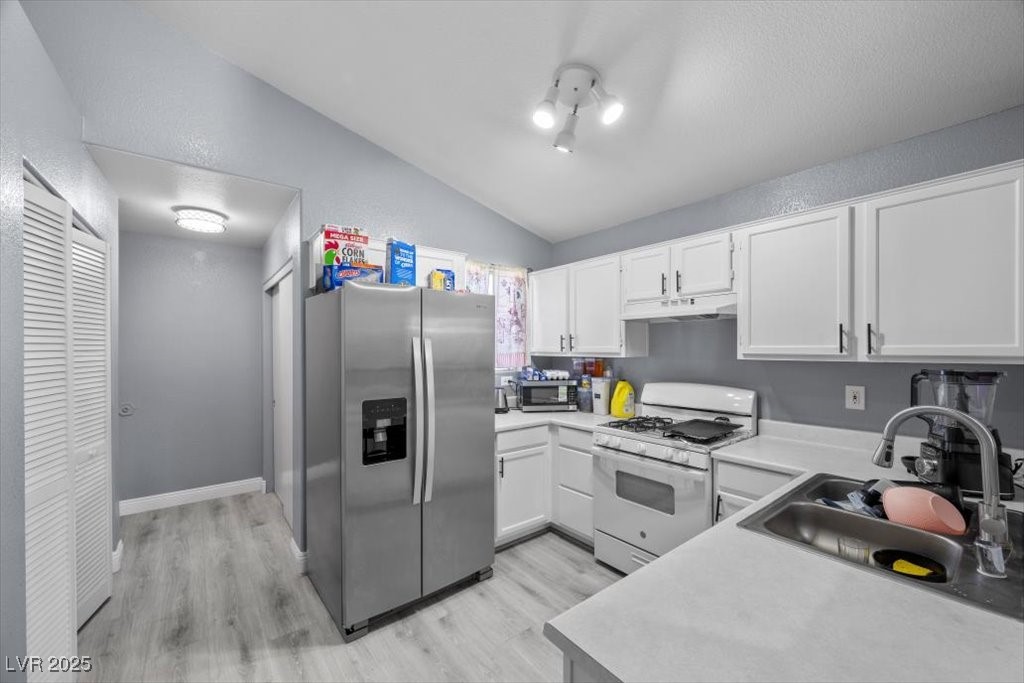 4585 Spitfire Street