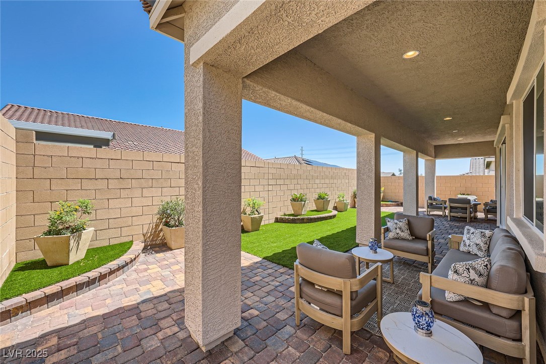 10960 Doresta Avenue