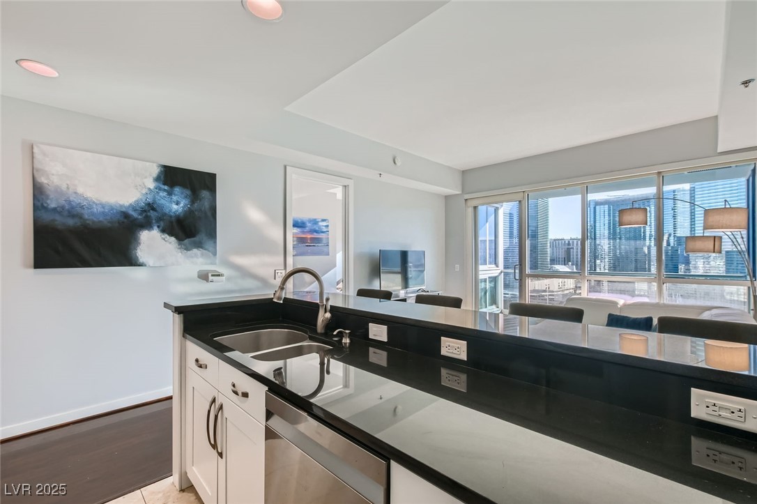 4525 Dean Martin Drive 2001