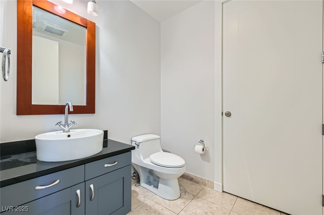 4525 Dean Martin Drive 2001