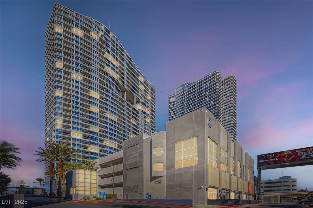 4525 Dean Martin Drive 2001