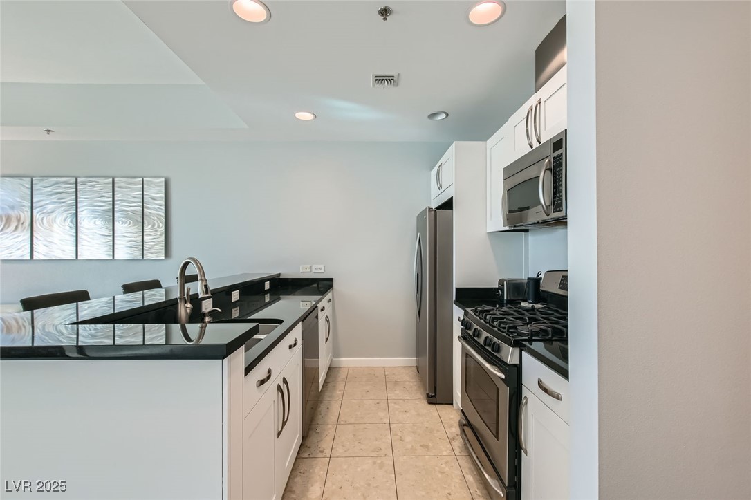 4525 Dean Martin Drive 2001