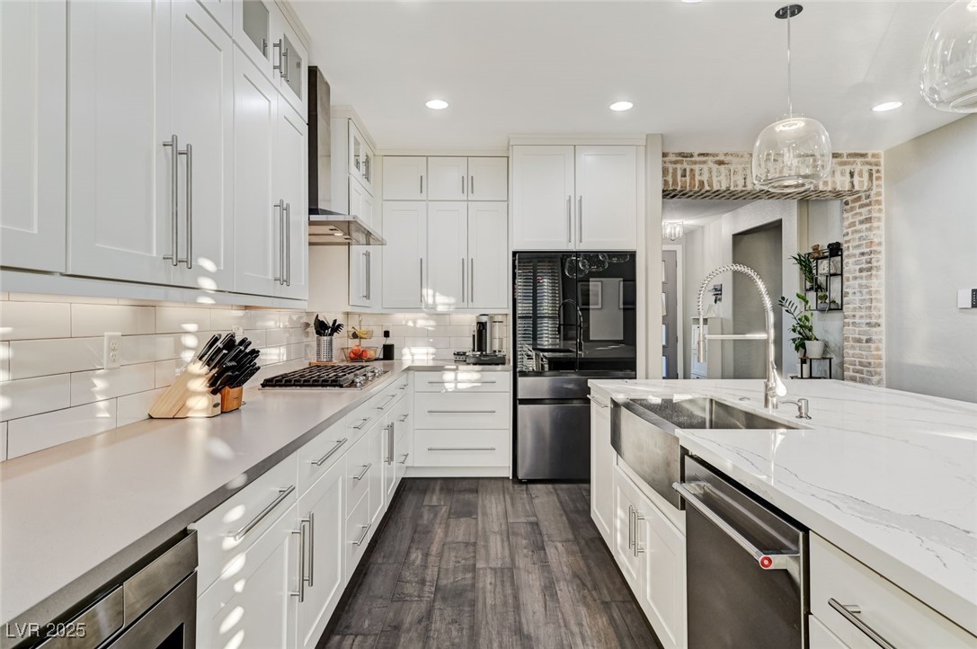 2176 De Narvik Drive
