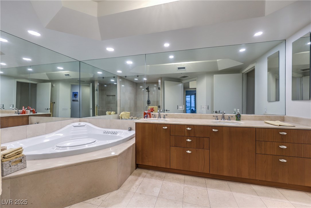 2777 Paradise Road 702