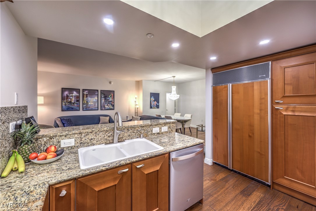 2777 Paradise Road 702