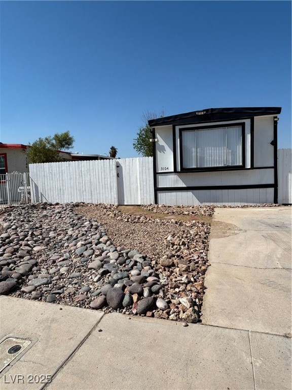 3104 East Nelson Avenue