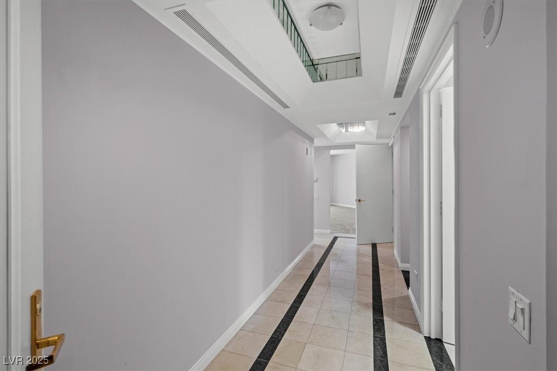 2877 Paradise Road 304