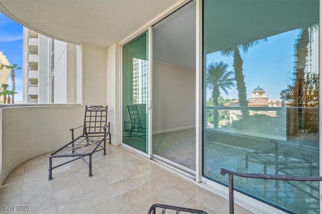 2877 Paradise Road 304