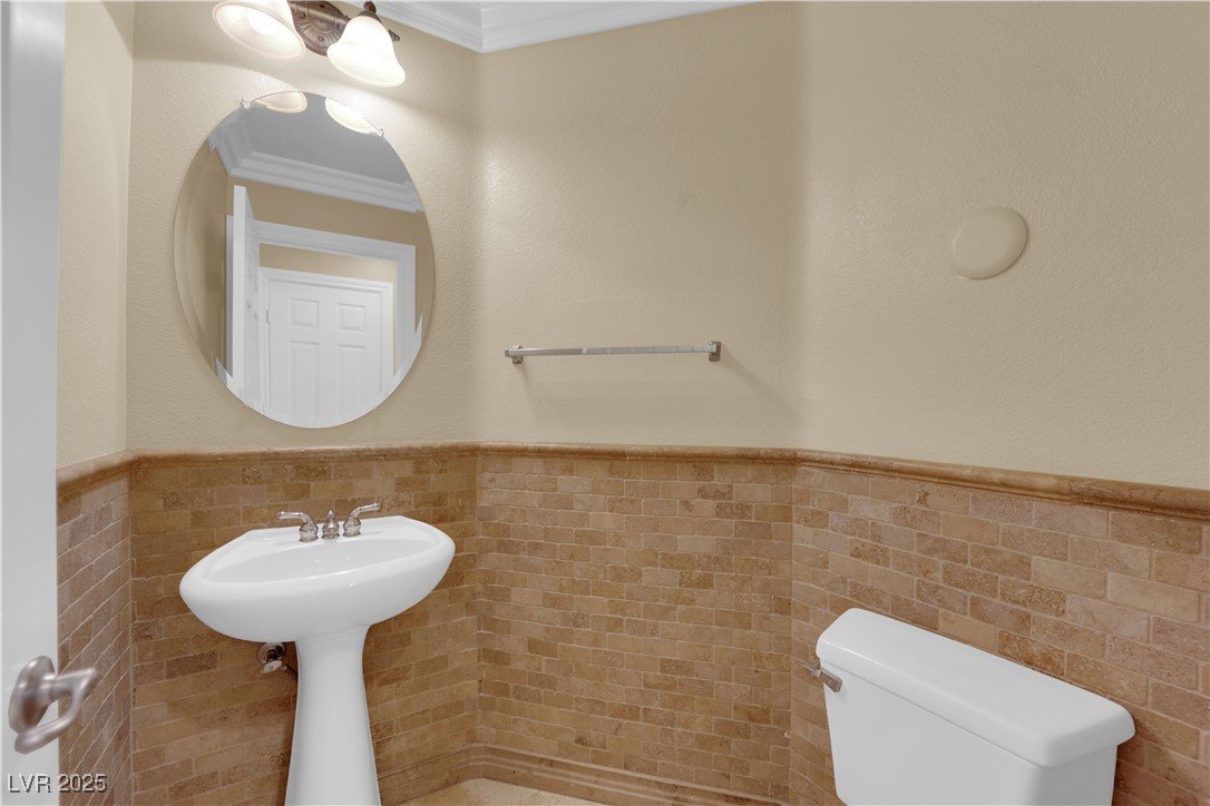 10057 Portula Valley Street